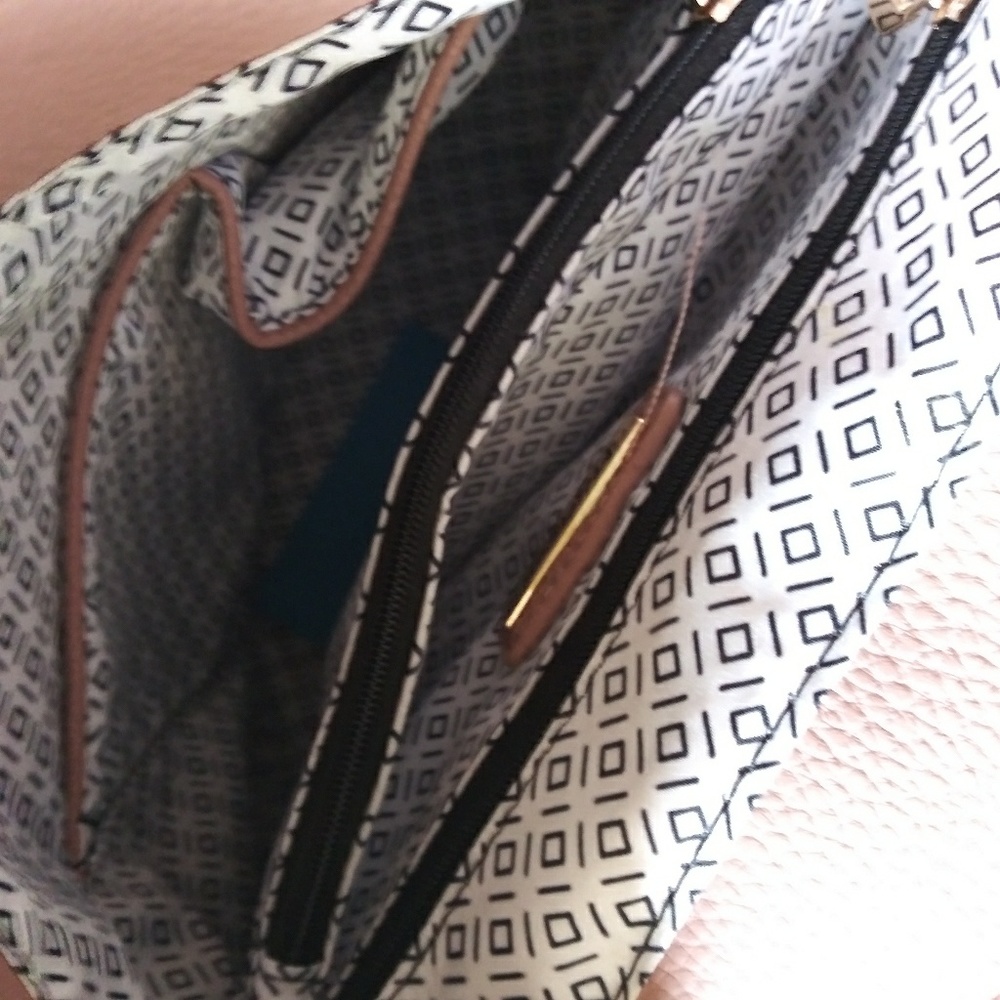 NWT MIZTIQUE CONVERTIBLE VEGAN BACKPACK BAG - Picture 4 of 7